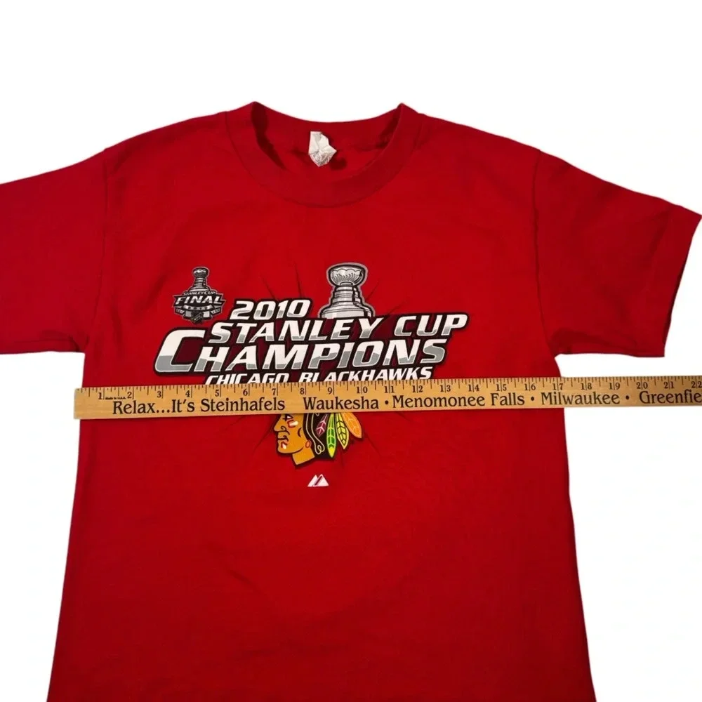 Vintage Chicago Blackhawks Stanley Cup Champions 2010 Red T-Shirt Youth Medium